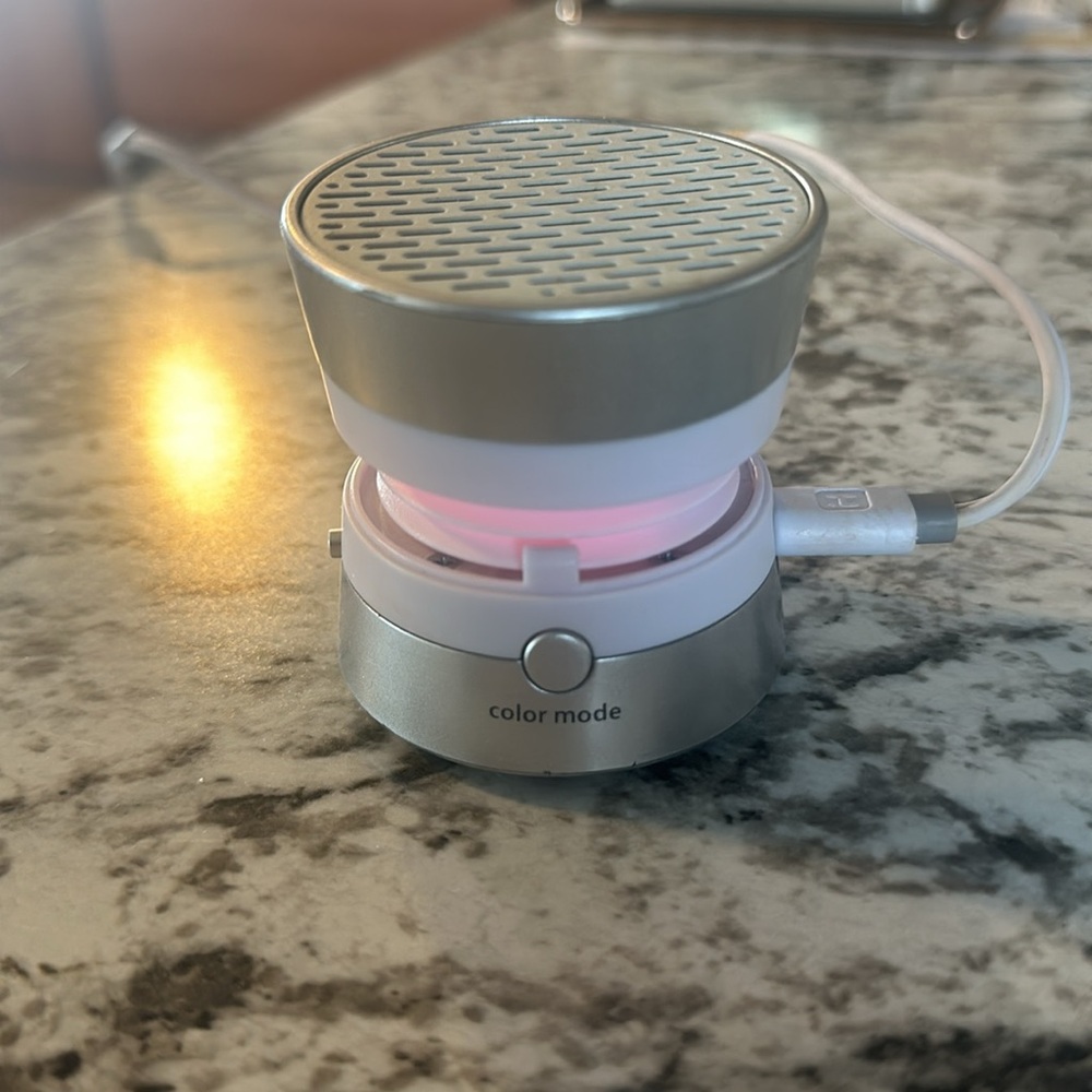 iHome Aux USB Speaker - Picture 4 of 6